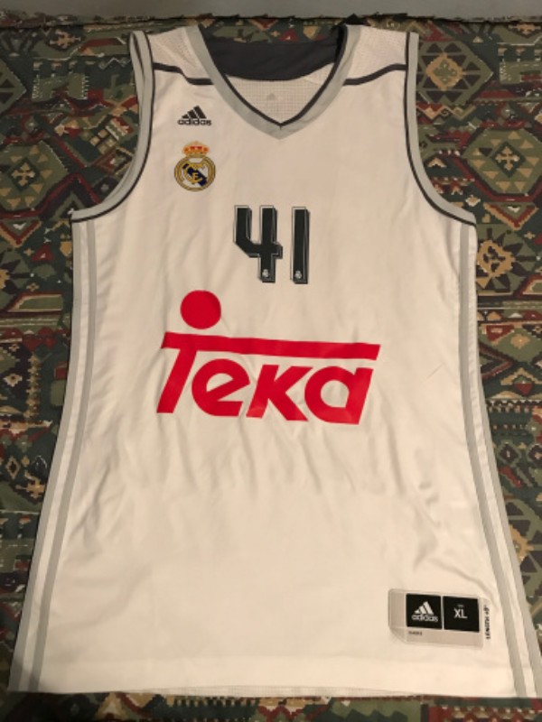 real-madrid-2015-16-home-jersey.jpg