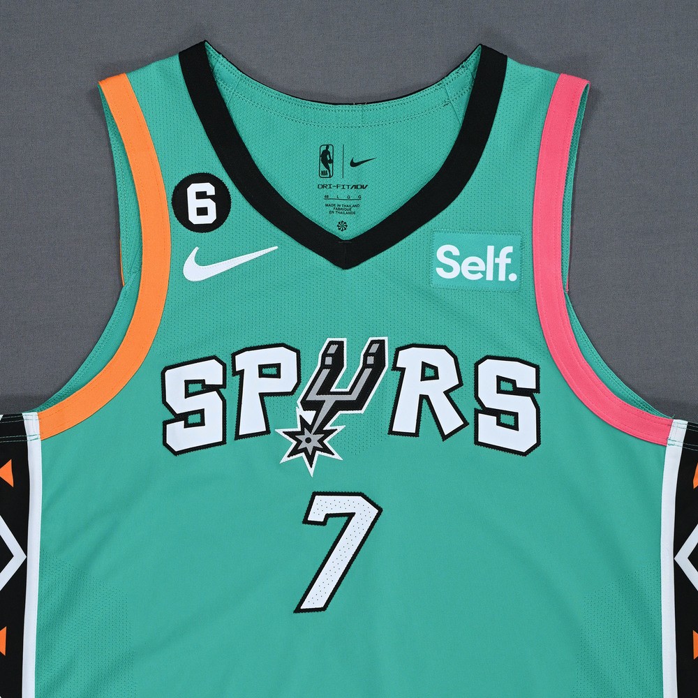 Les Spurs mettent à l'honneur leurs couleurs « Fiesta » pour leur maillot «  City Edition » • Basket USA